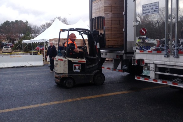 Photoblog: Interstate Container Joins Hands with Mountaire Farms for Thanksgiving 2014