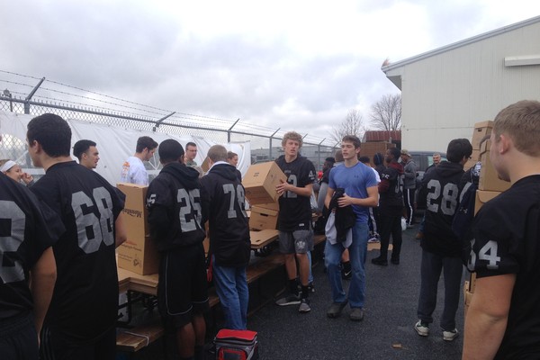 Photoblog: Interstate Container Joins Hands with Mountaire Farms for Thanksgiving 2014