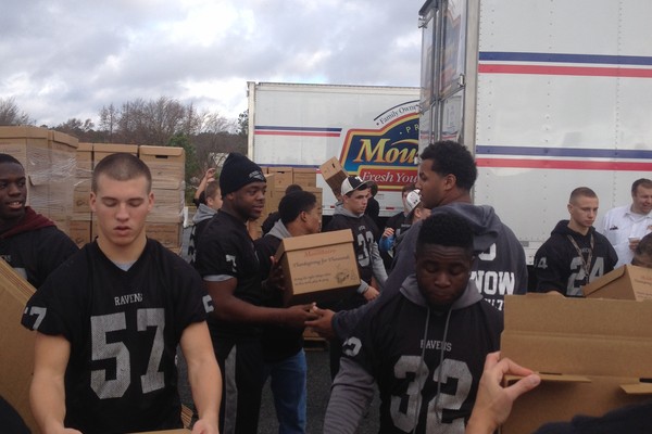 Photoblog: Interstate Container Joins Hands with Mountaire Farms for Thanksgiving 2014