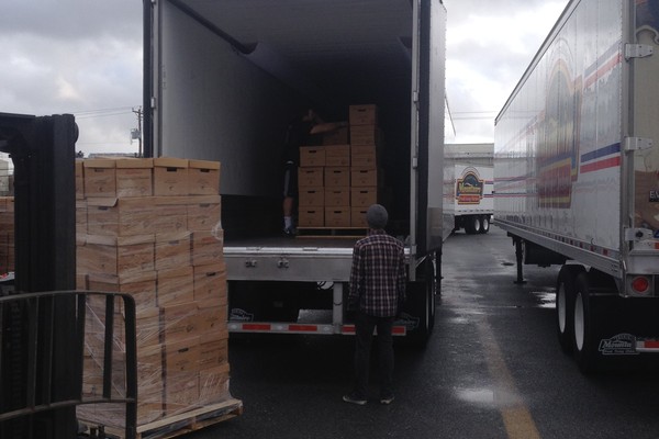 Photoblog: Interstate Container Joins Hands with Mountaire Farms for Thanksgiving 2014
