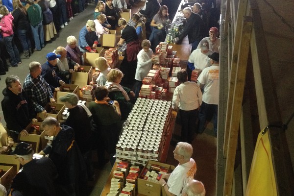 Photoblog: Interstate Container Joins Hands with Mountaire Farms for Thanksgiving 2014