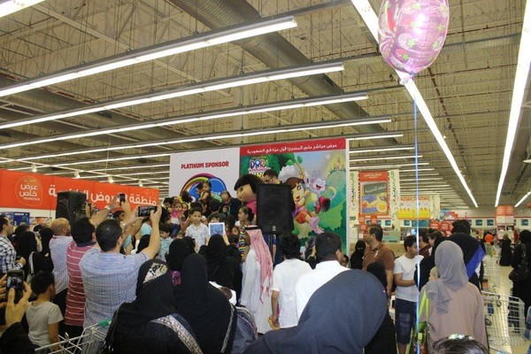 Photoblog: BAMBI® Baby Diaper Brand Hosts ‘Dora the Explorer’ in Jeddah